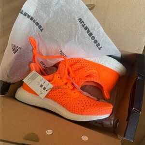 Adidas UltraBoost Clima DNA Orange White
Running Shoes womens retails 200$❤️